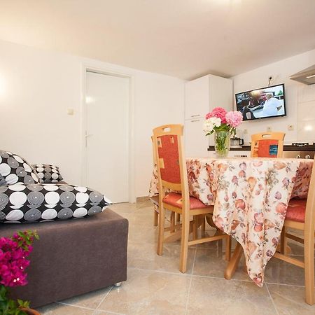 Apartments Melita 크르크 외부 사진